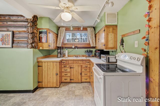 3865 W Giles Road, Laketon Twp, MI 49445
