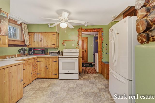 3865 W Giles Road, Laketon Twp, MI 49445