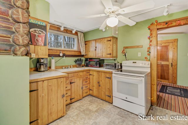 3865 W Giles Road, Laketon Twp, MI 49445