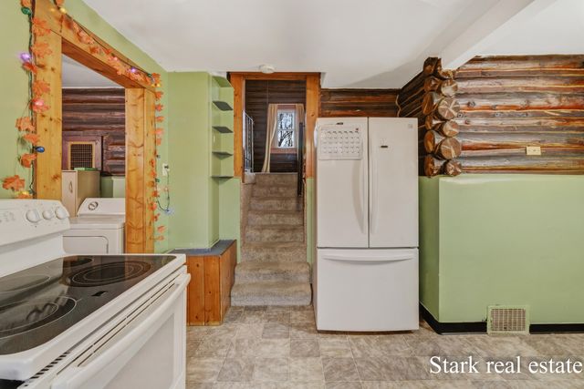 3865 W Giles Road, Laketon Twp, MI 49445