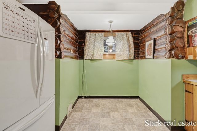 3865 W Giles Road, Laketon Twp, MI 49445