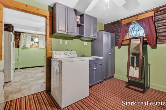 3865 W Giles Road, Laketon Twp, MI 49445
