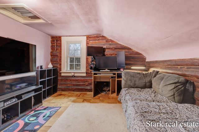3865 W Giles Road, Laketon Twp, MI 49445