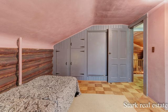 3865 W Giles Road, Laketon Twp, MI 49445