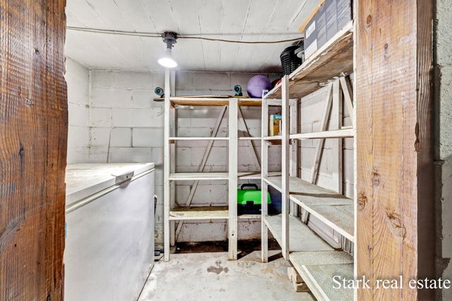 3865 W Giles Road, Laketon Twp, MI 49445