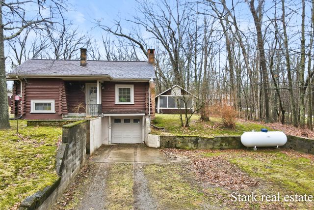 3865 W Giles Road, Laketon Twp, MI 49445