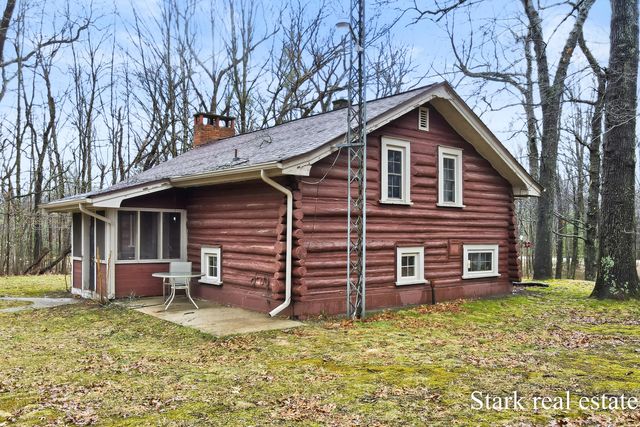 3865 W Giles Road, Laketon Twp, MI 49445