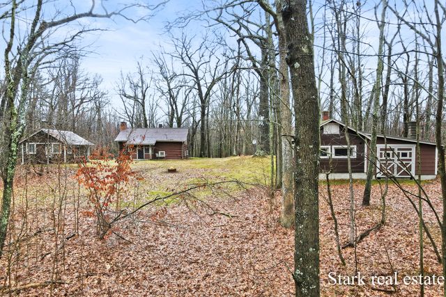 3865 W Giles Road, Laketon Twp, MI 49445
