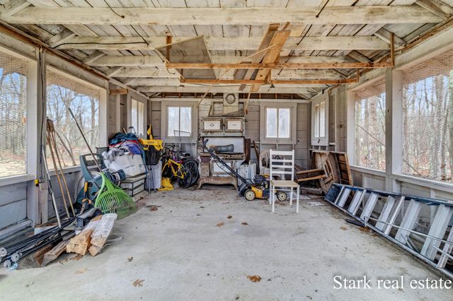 3865 W Giles Road, Laketon Twp, MI 49445