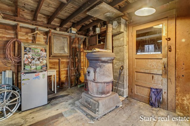 3865 W Giles Road, Laketon Twp, MI 49445