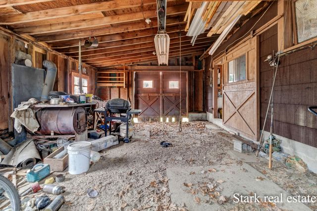 3865 W Giles Road, Laketon Twp, MI 49445