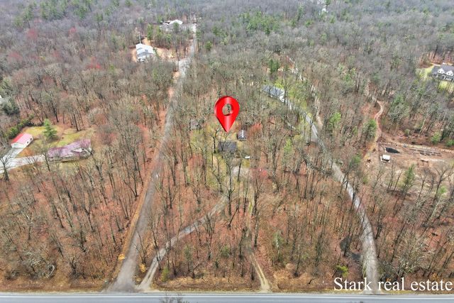 3865 W Giles Road, Laketon Twp, MI 49445