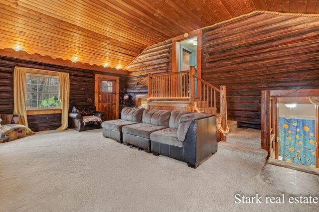 3865 W Giles Road, Laketon Twp, MI 49445