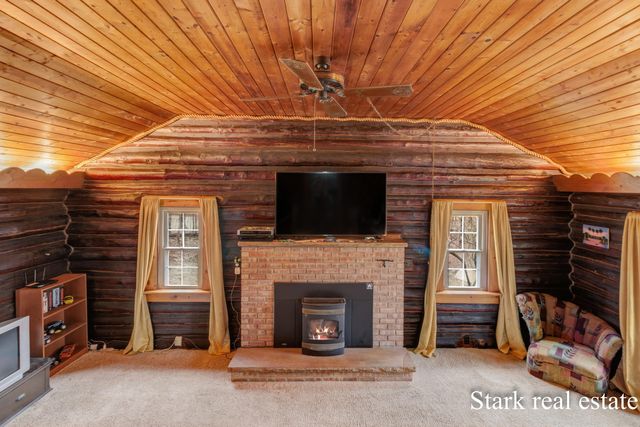 3865 W Giles Road, Laketon Twp, MI 49445
