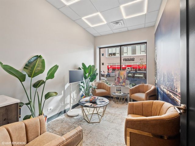 3916 N Broadway Street 1, Chicago, IL 60613