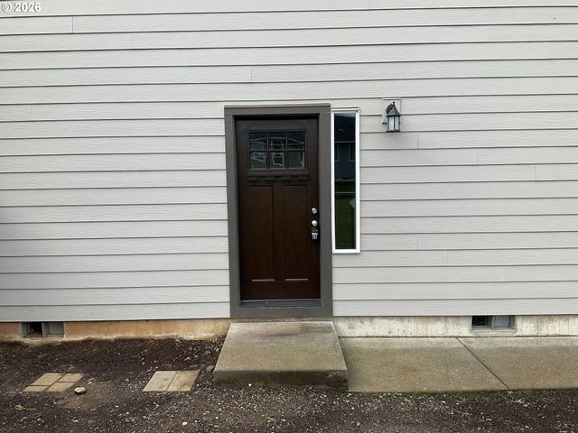 690 E 1ST Ave, Estacada, OR 97023