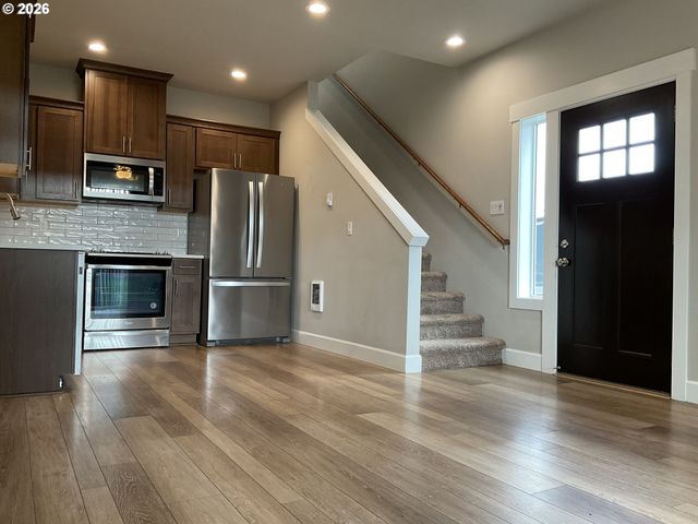 690 E 1ST Ave, Estacada, OR 97023