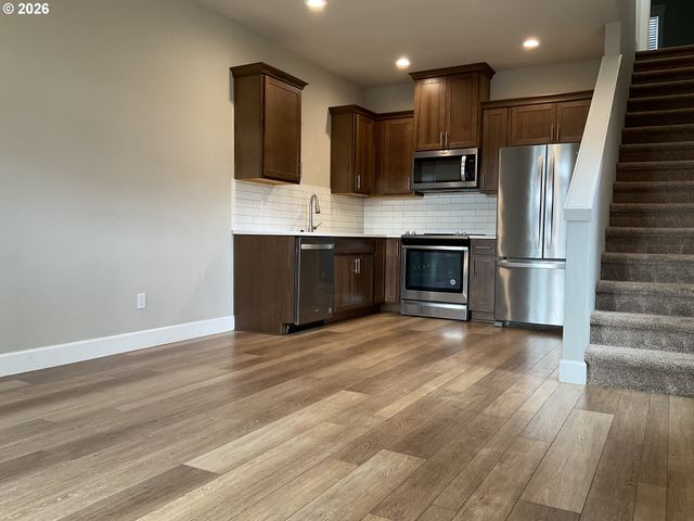 690 E 1ST Ave, Estacada, OR 97023