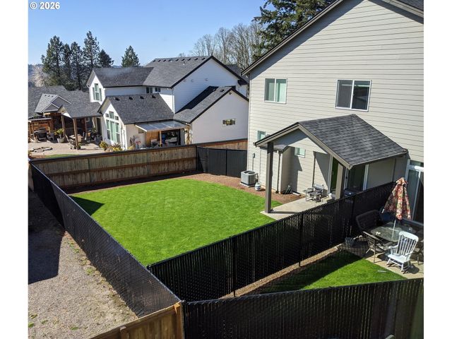 690 E 1ST Ave, Estacada, OR 97023