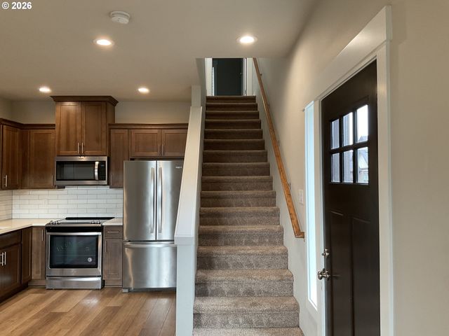 690 E 1ST Ave, Estacada, OR 97023