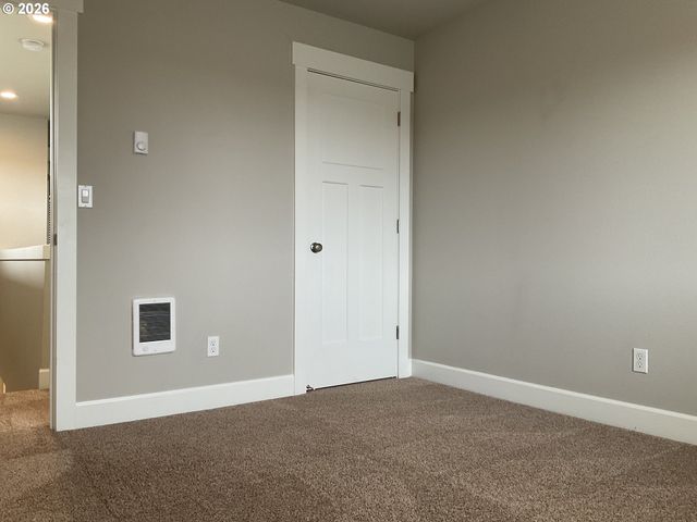 690 E 1ST Ave, Estacada, OR 97023