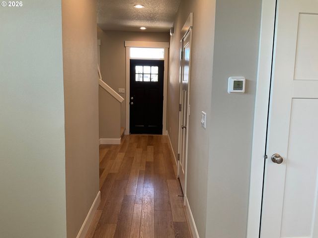 690 E 1ST Ave, Estacada, OR 97023