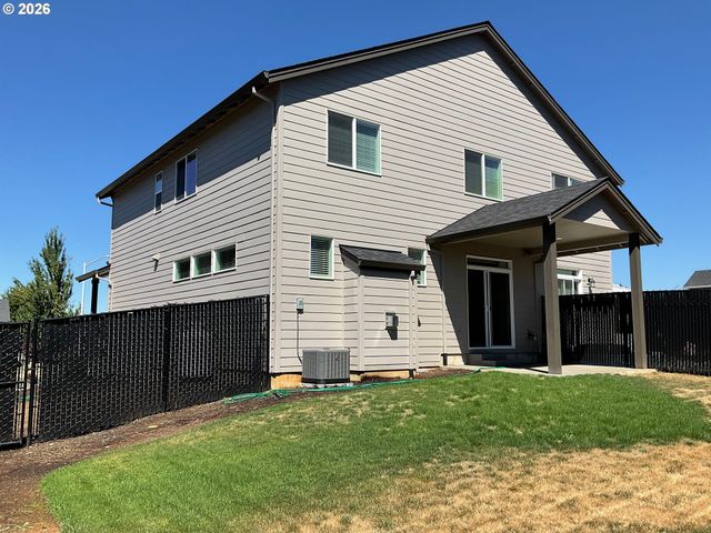 690 E 1ST Ave, Estacada, OR 97023