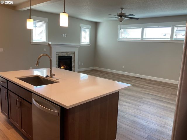 690 E 1ST Ave, Estacada, OR 97023