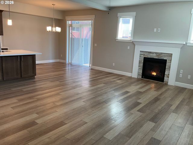 690 E 1ST Ave, Estacada, OR 97023