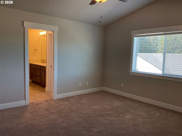 690 E 1ST Ave, Estacada, OR 97023