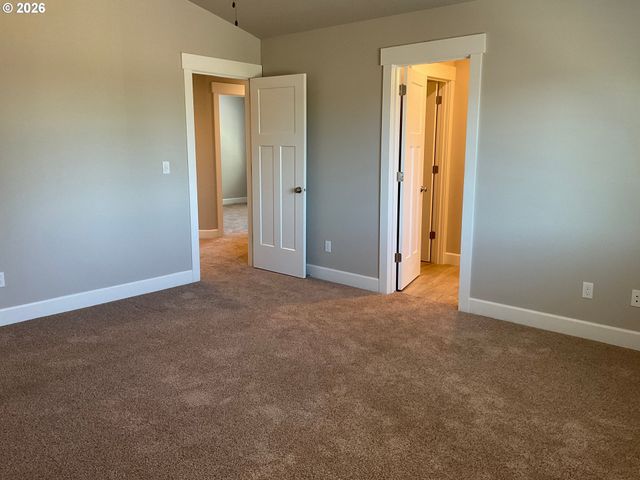 690 E 1ST Ave, Estacada, OR 97023