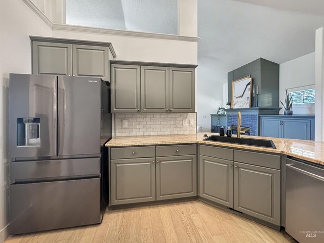 3917 N Waterloo Way, Boise, ID 83713