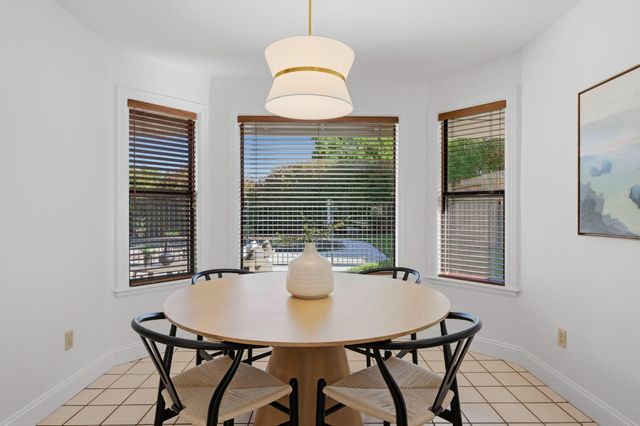 1812 Summerhill Dr, Roseville, CA 95661