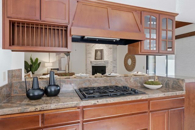 1812 Summerhill Dr, Roseville, CA 95661