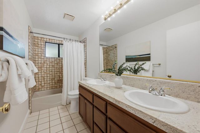 1812 Summerhill Dr, Roseville, CA 95661