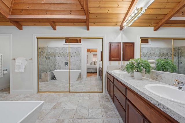 1812 Summerhill Dr, Roseville, CA 95661