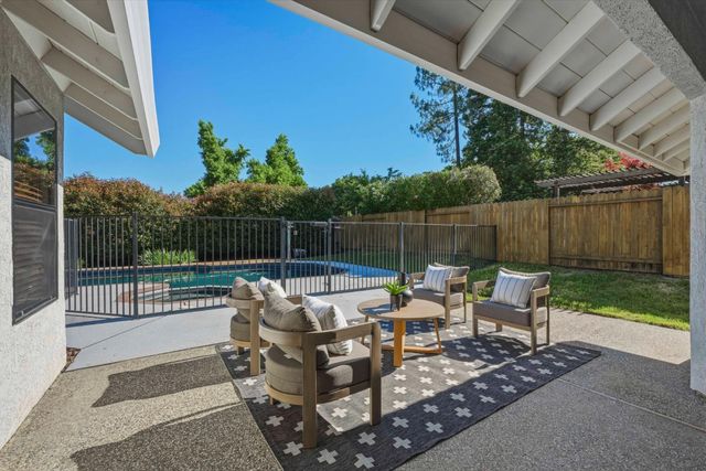 1812 Summerhill Dr, Roseville, CA 95661