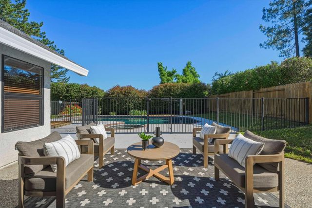 1812 Summerhill Dr, Roseville, CA 95661