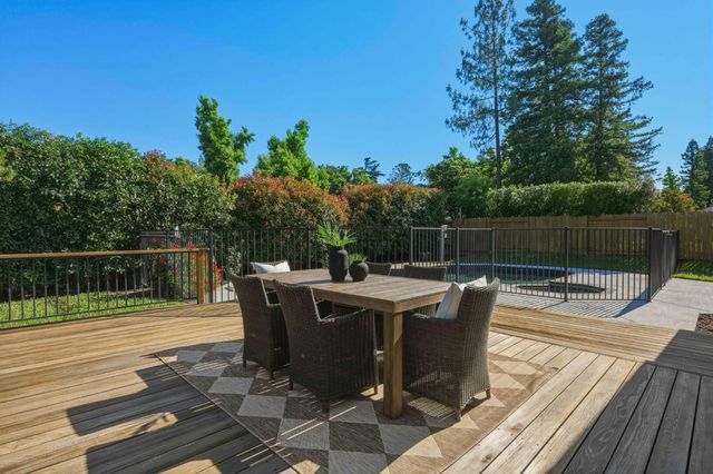 1812 Summerhill Dr, Roseville, CA 95661