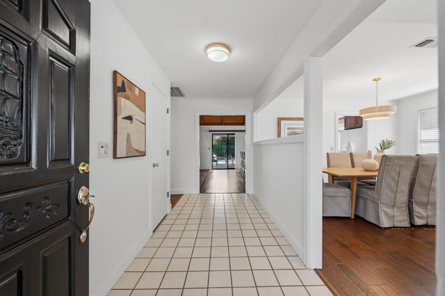1812 Summerhill Dr, Roseville, CA 95661