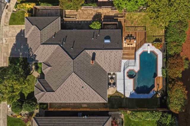 1812 Summerhill Dr, Roseville, CA 95661