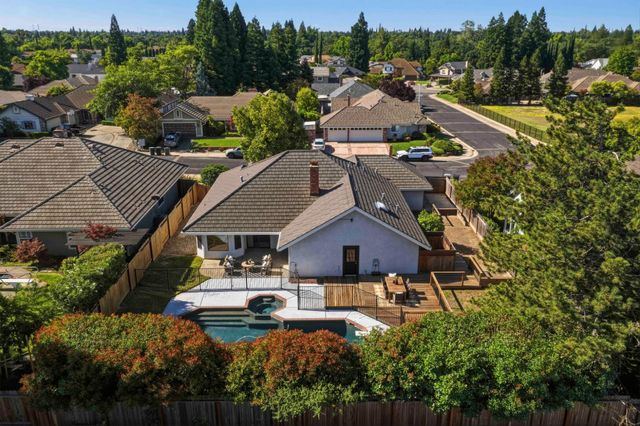 1812 Summerhill Dr, Roseville, CA 95661