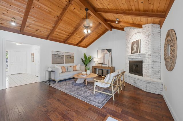 1812 Summerhill Dr, Roseville, CA 95661