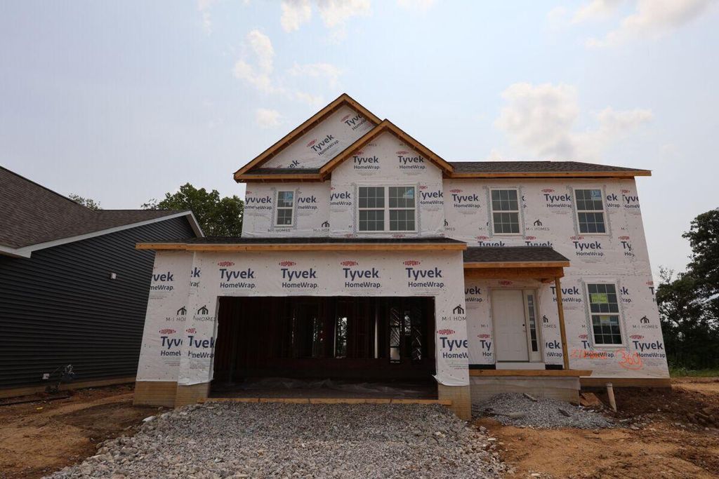 27 Englewood Road, Commercial Point, OH 43116