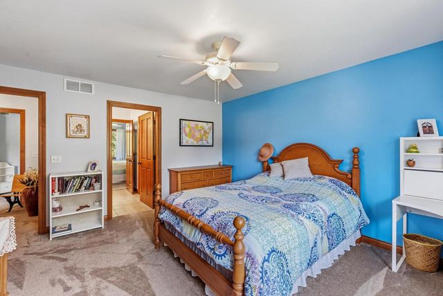4720 Stonefield ROAD, Sheboygan, WI 53083