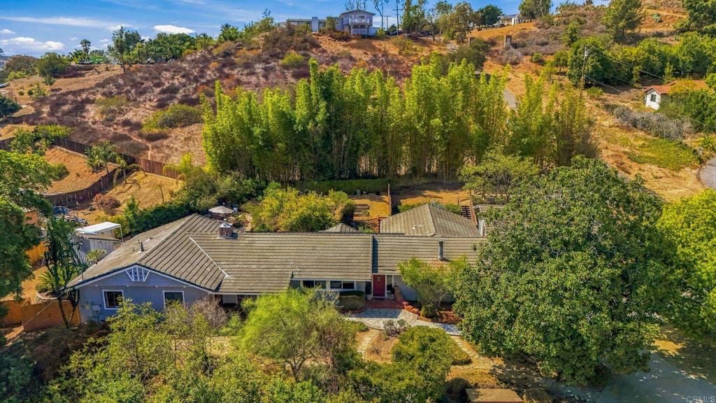 919 Valley Dr, Vista, CA 92084 — photo 2