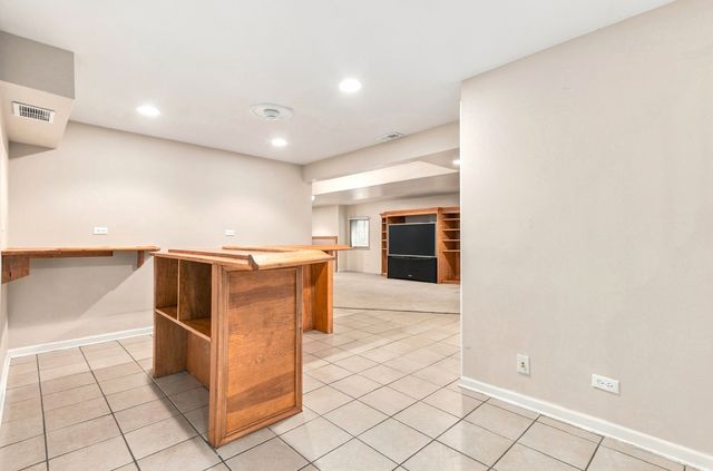 199 Willowwood Drive, Oswego, IL 60543