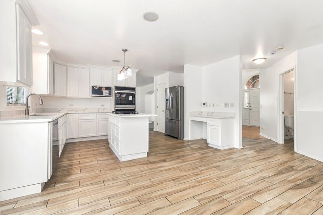 199 Willowwood Drive, Oswego, IL 60543