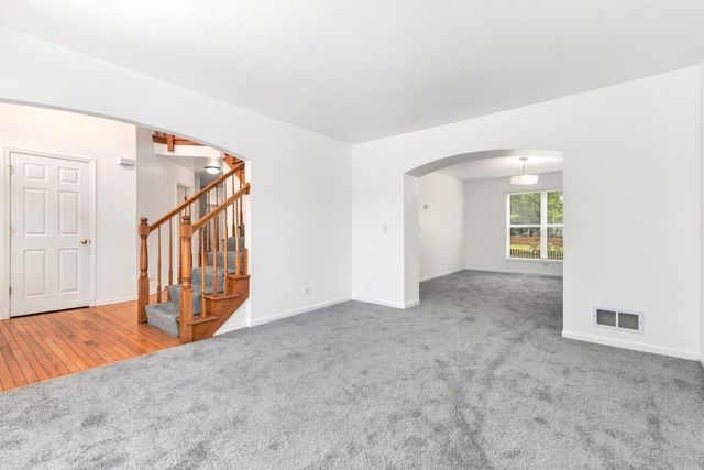 199 Willowwood Drive, Oswego, IL 60543
