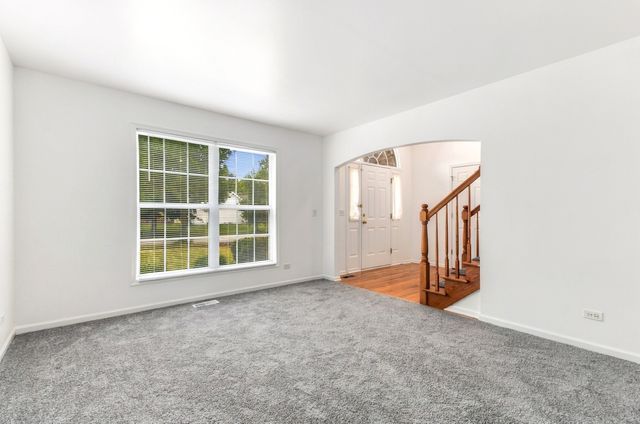 199 Willowwood Drive, Oswego, IL 60543
